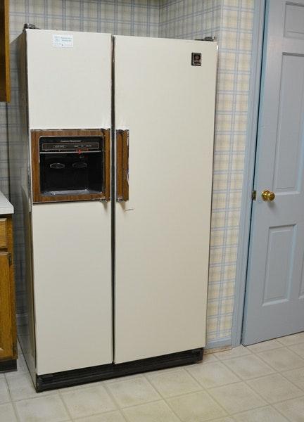 General Electric Side-By-Side Refrigerator/Freezer | EBTH