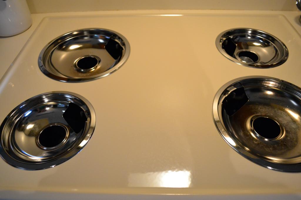 Clean Your Stove Drip Pans | The Polka-Dotted Turtle