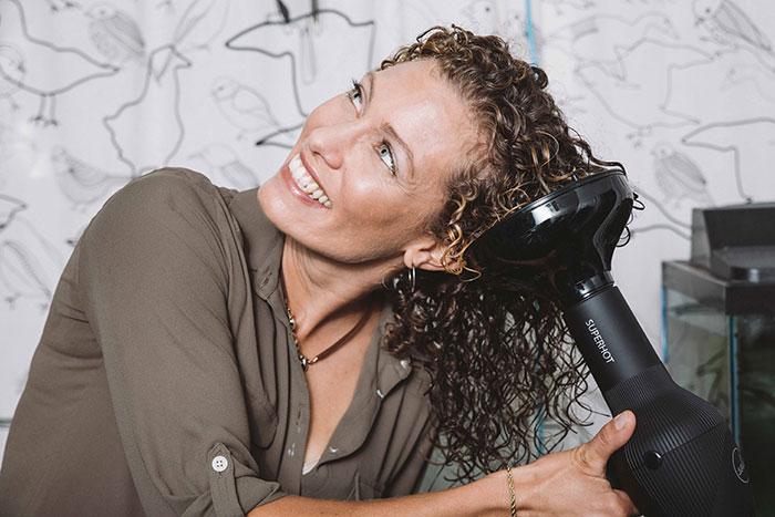 How to Use a Diffuser Without Ruining Your Curls | NaturallyCurly.com