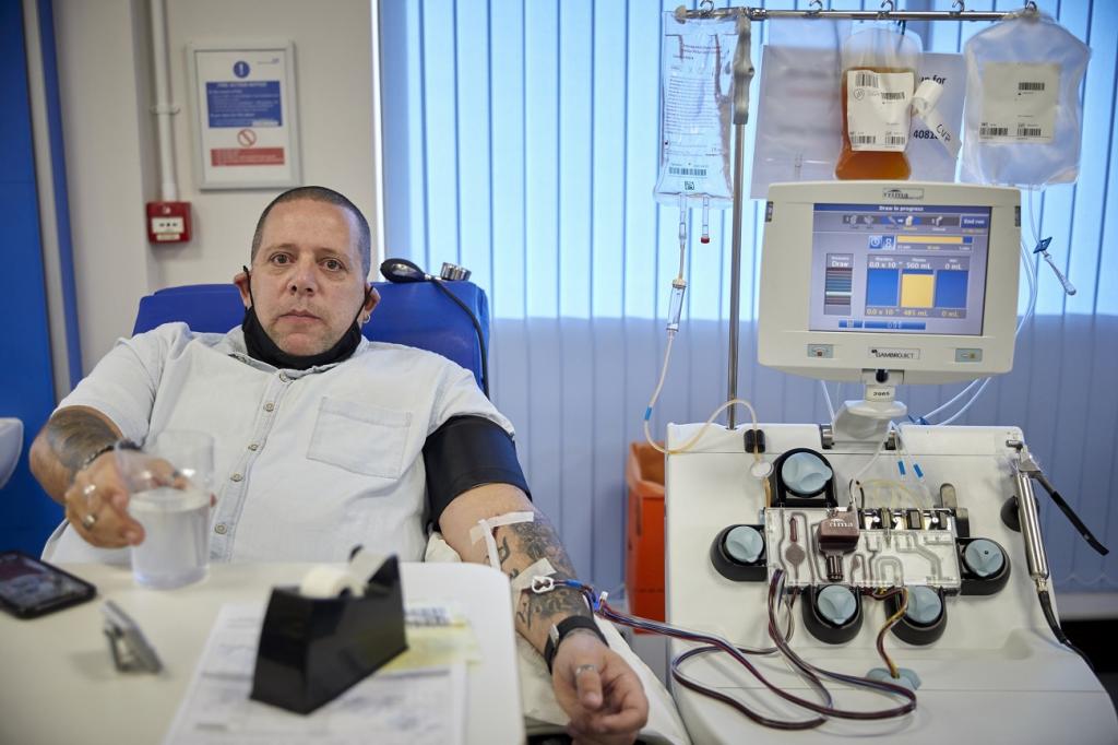 Man with highest COVID antibody test score for plasma donation backs donor appeal - NHS Blood and Transplant