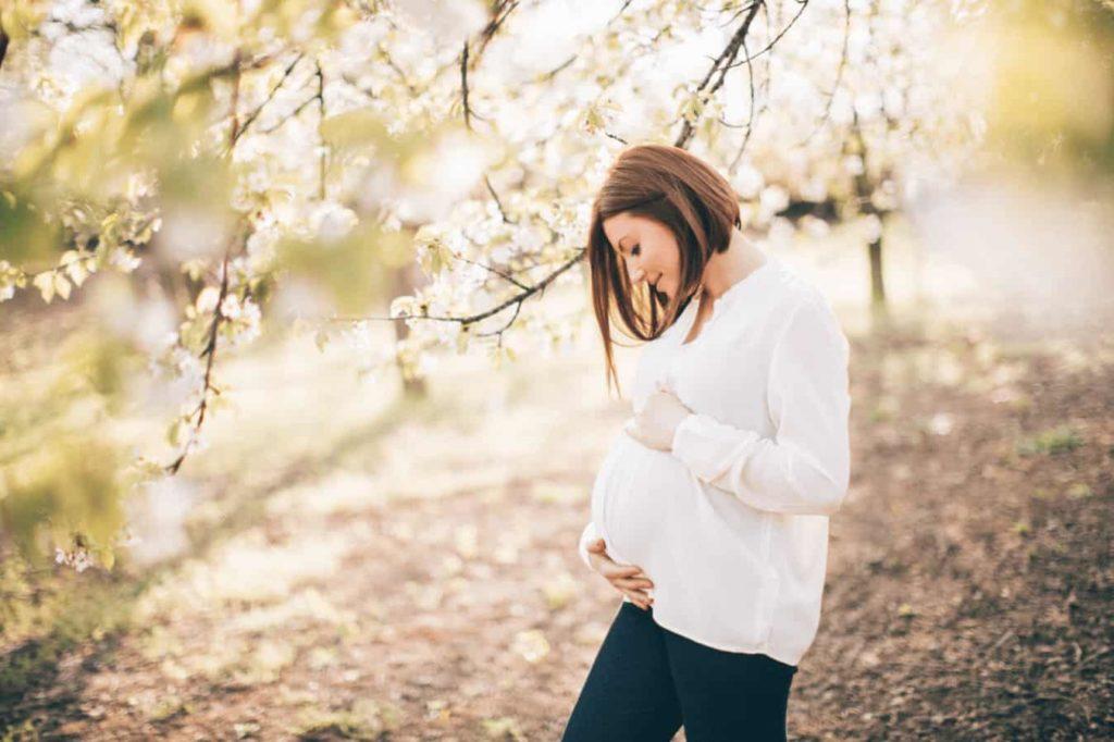 When is the Best Time to Take Maternity Photos? - Breastfeeding Needs