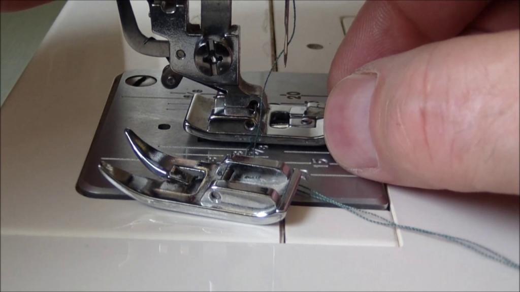 How to Change the Presser Foot on Sewing Machine - YouTube