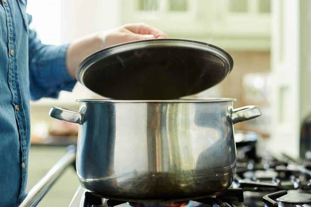 Cooking: Covered Vs Uncovered - When Should You Cover A Cooking Pot? - Kitchen Seer
