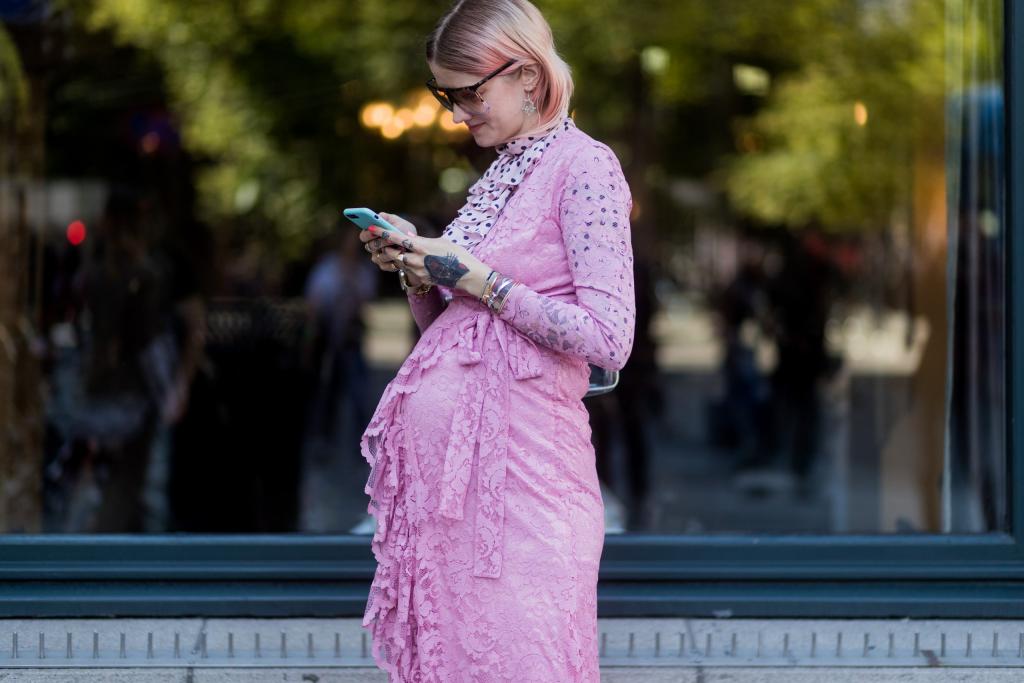 Where to Buy Maternity Clothes: A Pea in the Pod, Motherhood Maternity, and More | Glamour