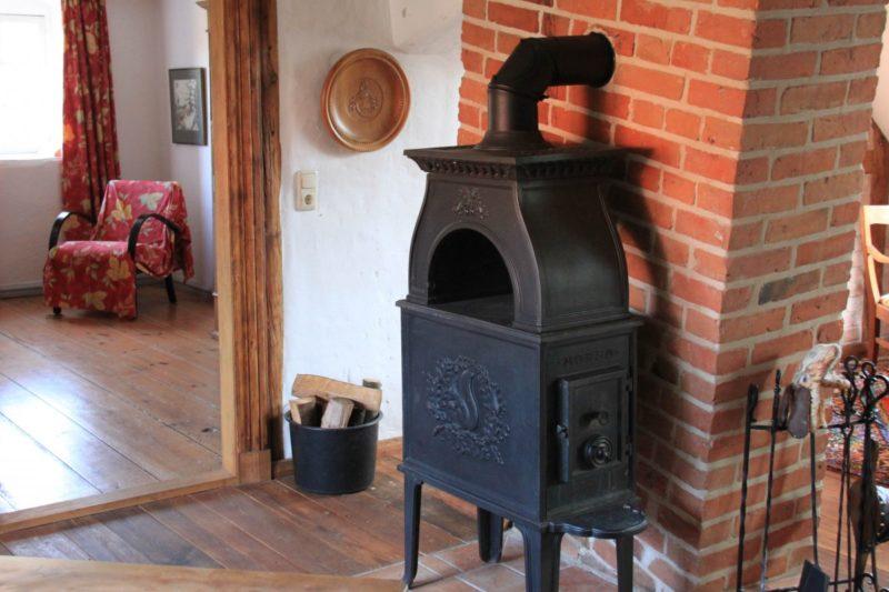How To Clean A Wood Stove Chimney From The Bottom Up? 7 Easy Steps! - Krostrade