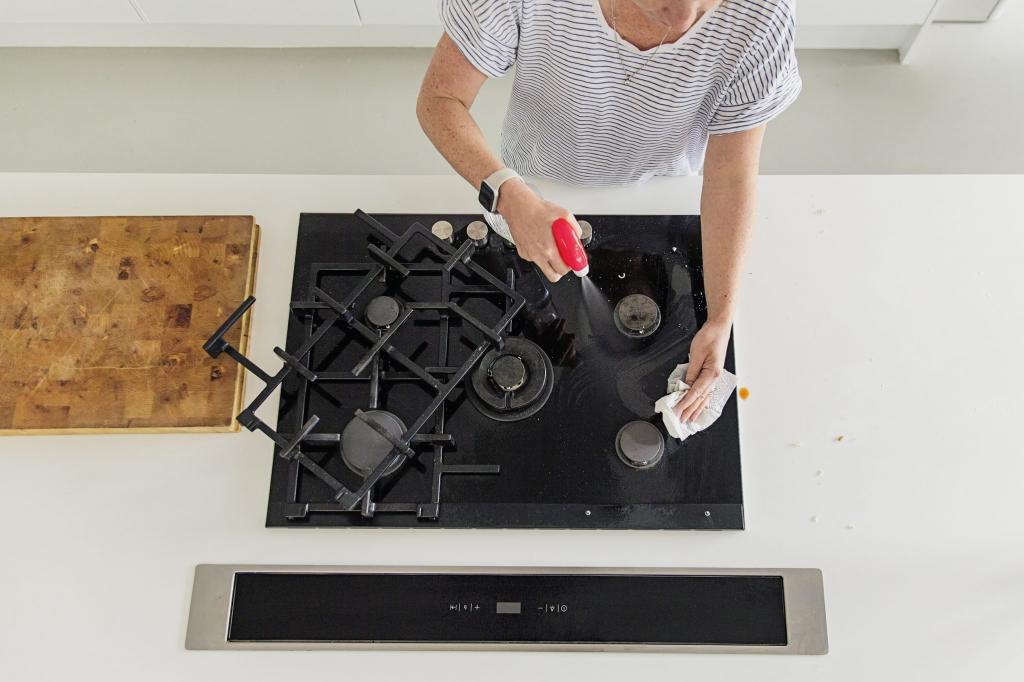 How to Clean Your Stove Top: Goodbye, Grease & Grime