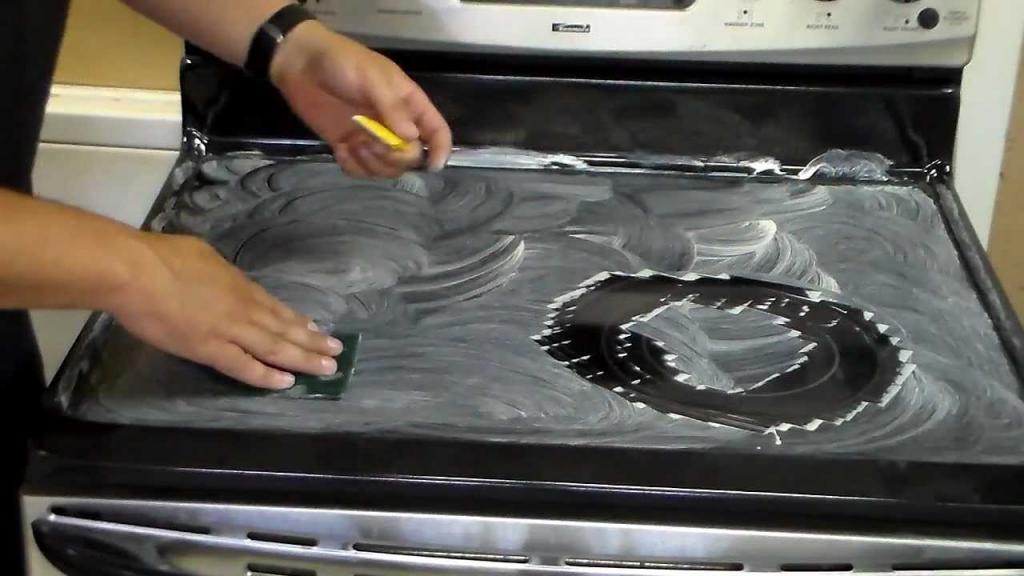 How to Clean a Glass Top Stove / Cooktop - YouTube