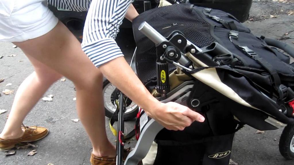 Twin Source: Expanding & Collapsing the BOB Duallie Revolution Stroller - YouTube