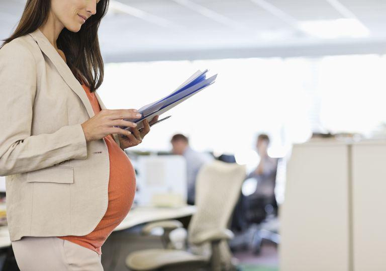 When to Tell Your Coworkers That You're Pregnant — Just Us Gals
