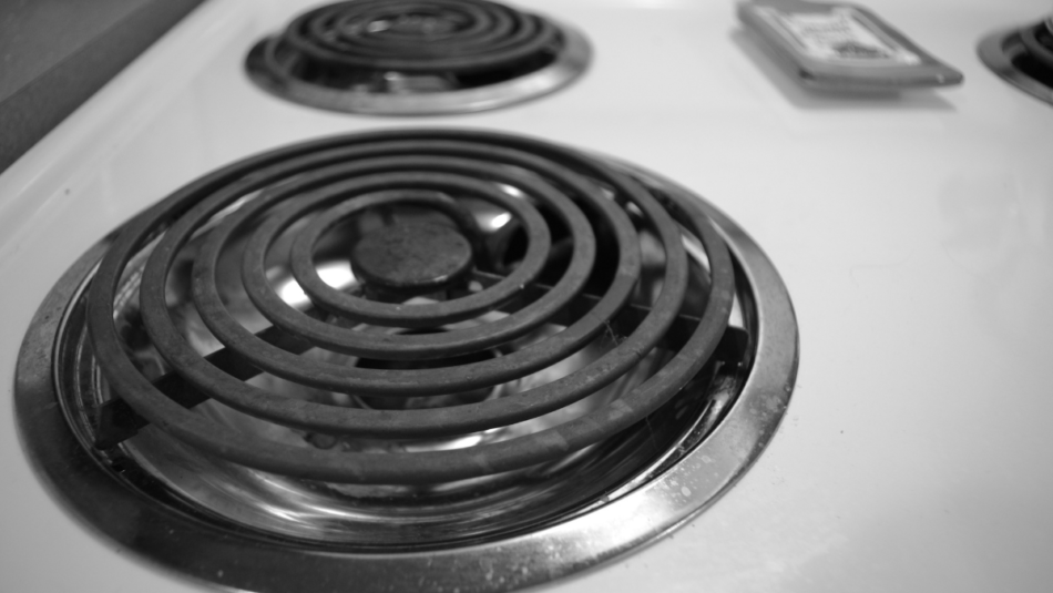 Stove Drip Pans: How to Clean and Replace the Kitchen Necessity