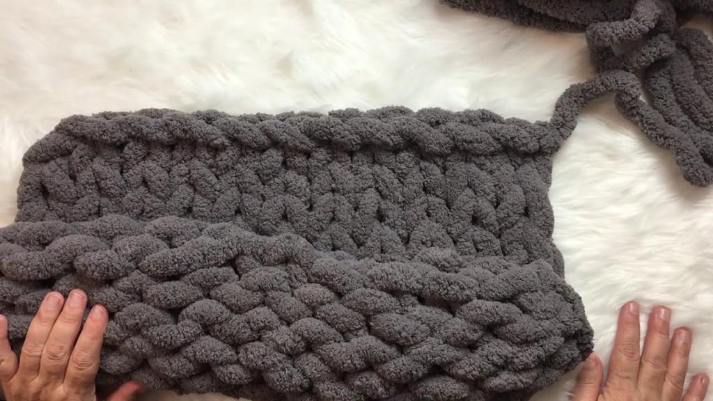 Video #6 - How To Finish Your Simple & Cozy Chunky Knit Blanket (casting off) - YouTube