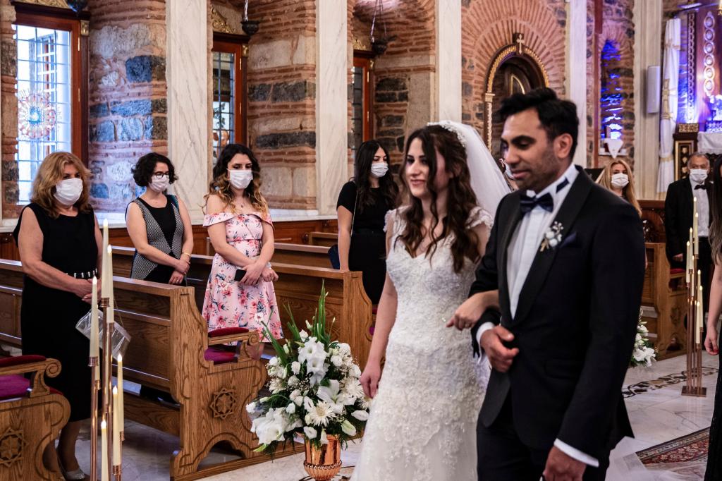 Church weddings in Turkey make a comeback with masks and social distancing | Daily Sabah