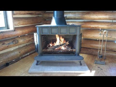 Ben Franklin Wood Stove, First Fire in the Off Grid Log Cabin - YouTube
