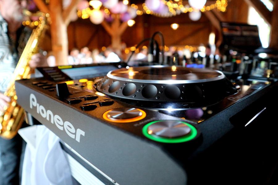 17 Reasons Why You Shouldn't Be Your Own Wedding DJ