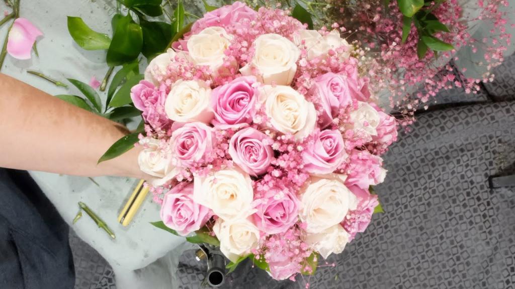 How to make mixed roses bridal bouquet on a bouquet holder - YouTube