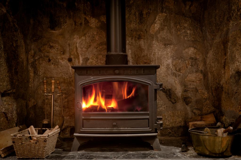 How to Control the Air in a Wood Burning Stove