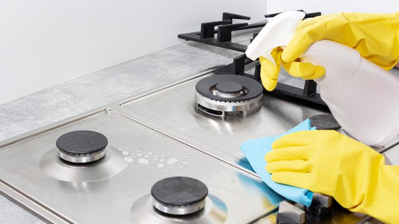 How You Should Really Clean Your Stove Burners