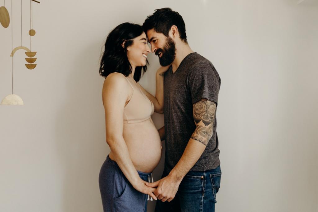 11 Pro-Level Tips for a DIY Maternity Shoot