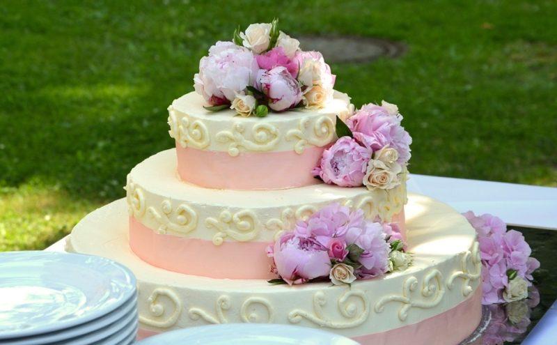 When To Order Wedding Cake: Dos And Don'ts - Krostrade