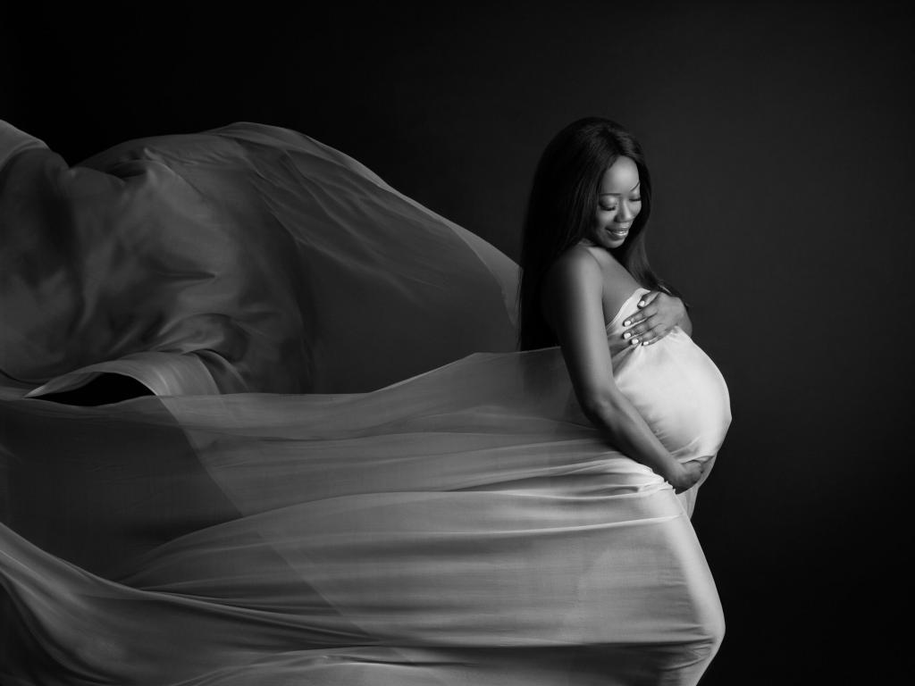 How To Do Flowy Fabric Maternity Photos? A Few Tips to Remember